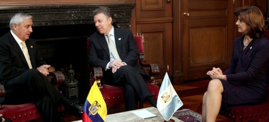 Canciller María Ángela Holguín acompañó al Presidente Santos durante la reunión bilateral con su homólogo de Guatemala