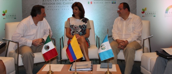 Canciller Holguín se reunió con sus homólogos de México y Guatemala para hablar del problema mundial de las drogas