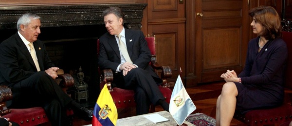 Canciller María Ángela Holguín acompañó al Presidente Santos durante la reunión bilateral con su homólogo de Guatemala